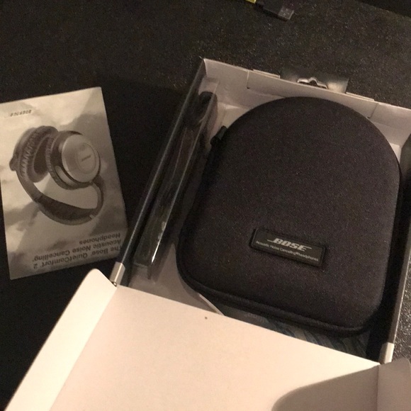 Bose headphones - Picture 2 of 3